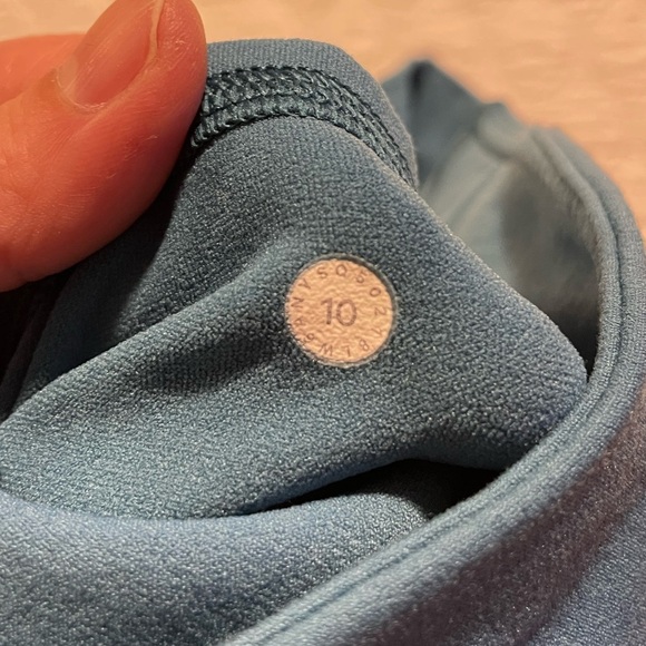 # 206- LULULEMON -Reveal Crop Interconnect - Picture 7 of 7